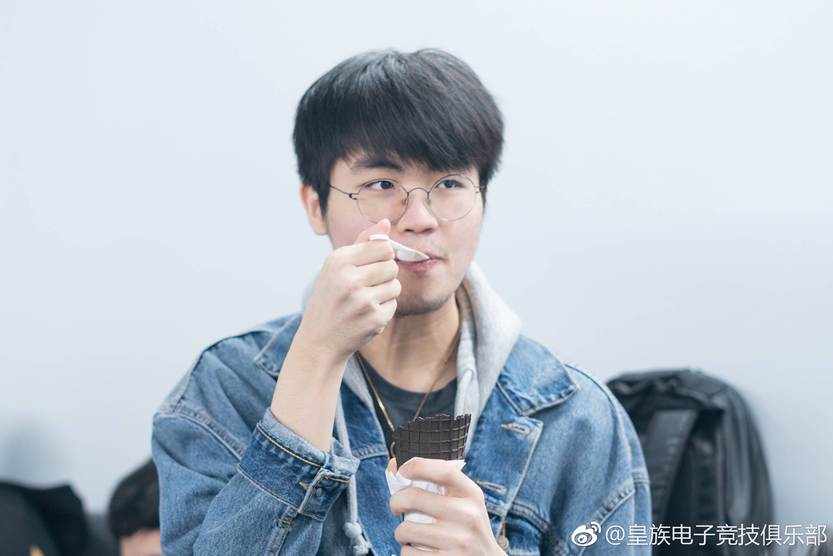 科维托娃在RNG比赛中逆转，回归赛场引发热议！的简单介绍