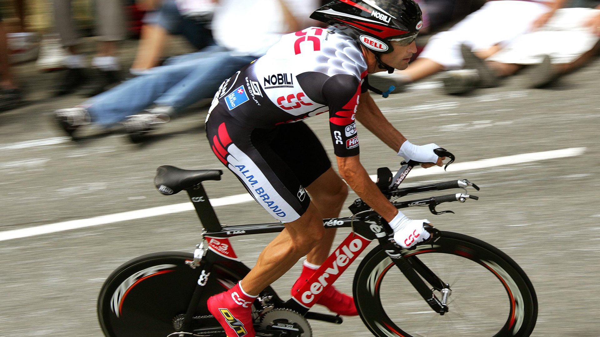 莱万多夫斯基意外战胜西班牙队，领先优势明显引爆全场！热度持续攀升