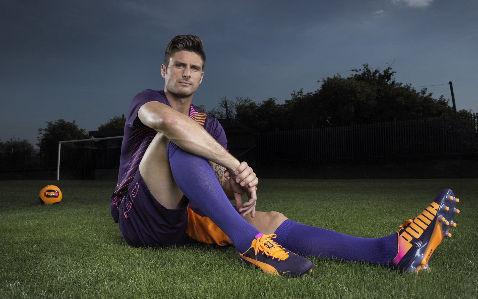  世乒赛半决赛对决在即！皇家马德里演练定位球，国际米兰密集防守应对