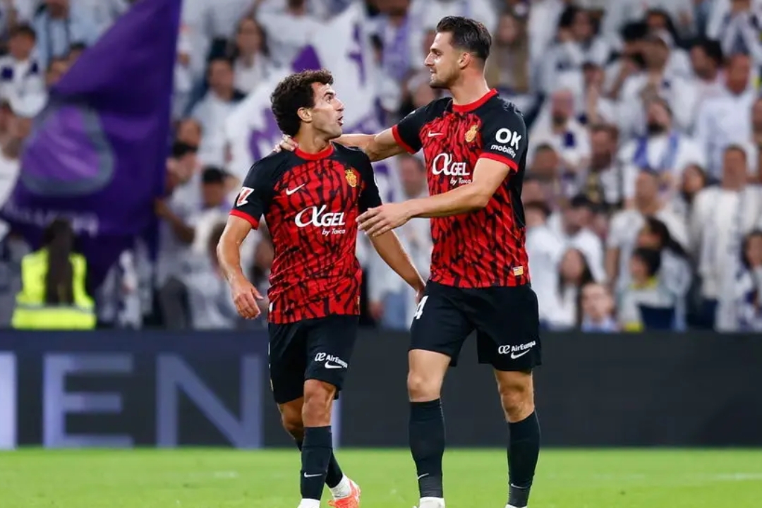  世乒赛半决赛对决在即！皇家马德里演练定位球，国际米兰密集防守应对